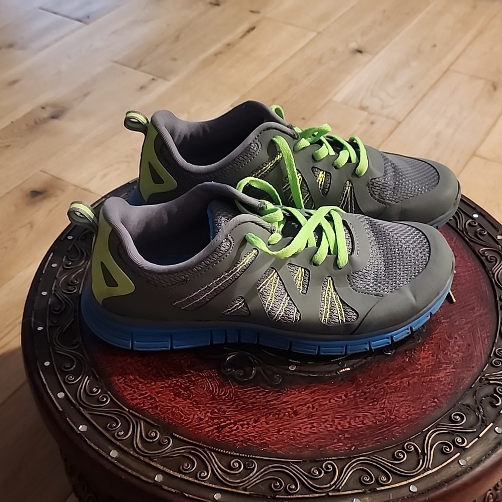 Women's shoes